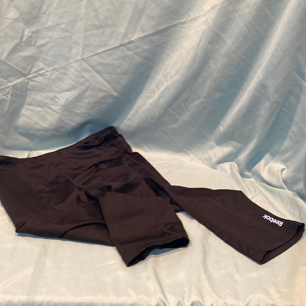 🧜‍♀️ Womens Reebok Shiny Black Leggings Small Capris